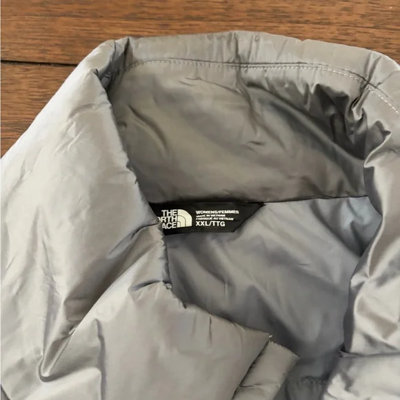 The North Face Women's Silver Puffer Vest - Picture 2 of 2